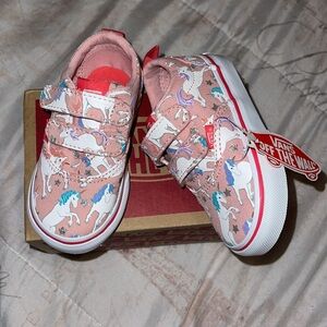 Girl’s Vans Size 5T
